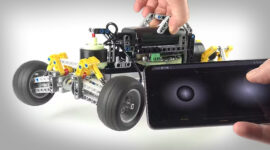 Artur Majtczak a Maciek Matuszewski ovládají skvělé LEGO RC auto pomocí Raspberry Pi CM4 carrier board SaraKIT