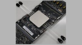 Nový Intel čip s osmi jádry, 528 vlákny a optickým I/O rychlostí 1TB/s na Hot Chips 2023.