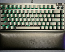 Razer představuje první klávesnici s výměnnými spínači a 8 000 Hz polling rate.