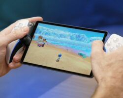 "Ruce na PlayStation Portále: Nový přenosový herní systém od Sony"