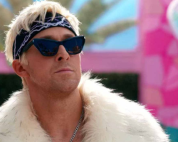 Ryan Gosling se předvádí jako Ken v posledním videu Barbie filmu