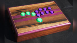 Vytvořena ručně vyrobena skříňka pro bojový joystick s Raspberry Pi Pico
