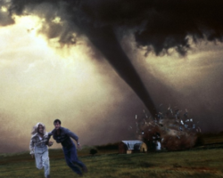 Glen Powell: Twisters - Není to restart ani pokračování příběhu