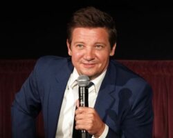 Jeremy Renner, Marvelova hvězda, triumfuje přes smrtelnou nehodu se sněžným pluhem a návratem do práce!