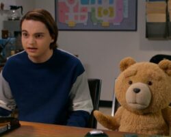 Rekordní úvodní víkend: Ted z Peacocku zabírá český trh