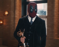 Ryan Reynolds se oblékl jako Deadpool na cenách Emmy v děkovném videu po velkém triumfu Welcome to Wrexham.