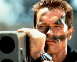 "Arnold Schwarzenegger šokoval režiséra při natáčení Komanda s drastickým nápadem"