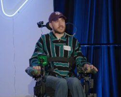 Pacient s mozkovým implantátem Neuralink hrál Civilization 6 non-stop