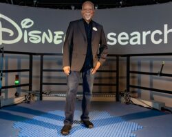 Disneyho běžecký pás může změnit VR hraní navždy