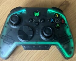 "Recenze ovladače Big Big Won Rainbow Pro 2 – můj nový oblíbený gamepad"