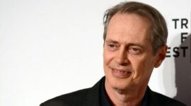 Steve Buscemi novým ředitelem na Nevermore Academy