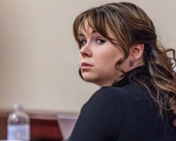 Zbrojířka filmu Rust odsouzena k vězení, soud s Baldwinem v červenci